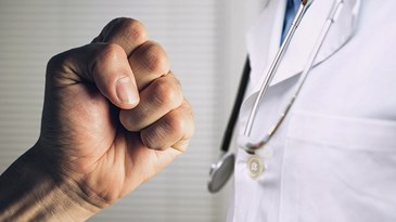 HLK o novom nasilju nad liječnicima: Tražimo izmjene Kaznenog zakona!