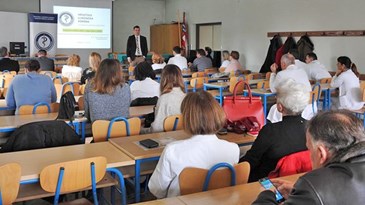 Vodstvo HLK-a na tribini u Općoj bolnici Varaždin