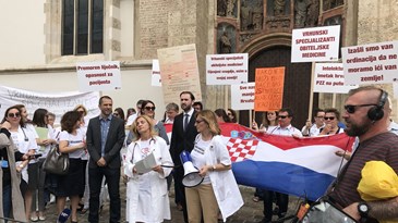 HLK podržala prosvjed liječnika primaraca na Markovu trgu 